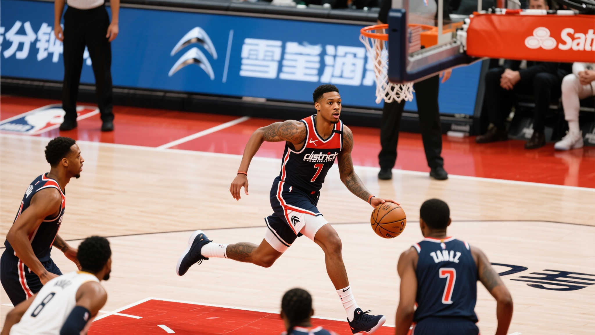 值得一提地分析环节，是其中四分钟首节末尾关键情景。